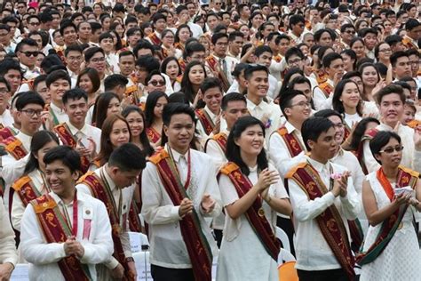 DepEd Wants Students To Wear ‘Sablay’ Instead of ‘Toga’ During.